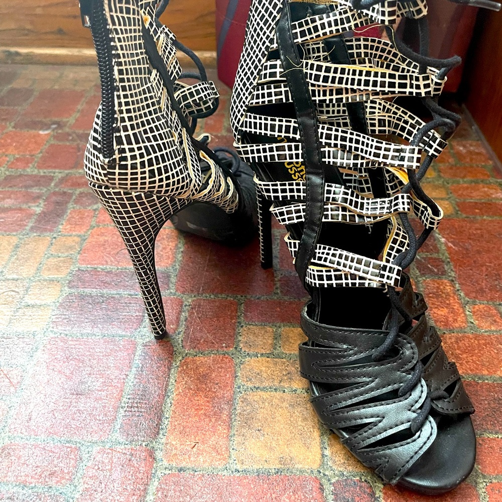 Heelssss